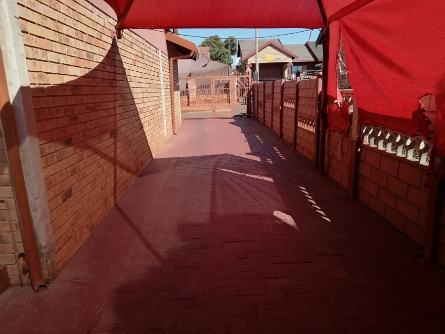 3 Bedroom Property for Sale in Geelhoutpark North West